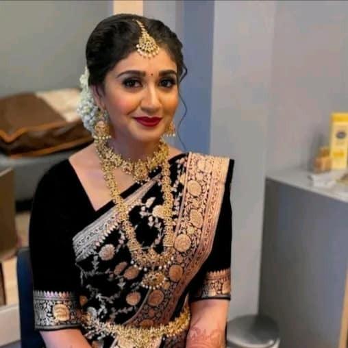 Sophisticated Elegant Lichi Silk Saree For Women (Unstitched)