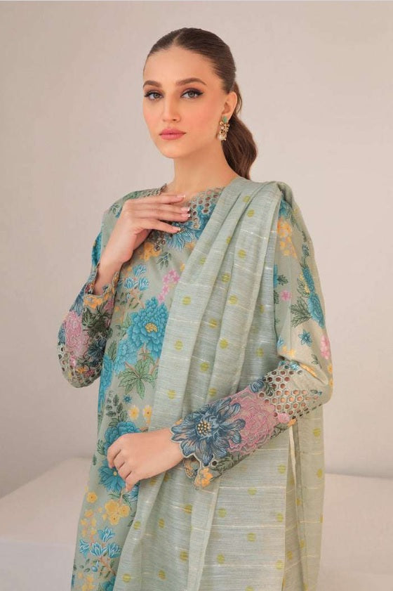 – Luxury Lawn Suit 2025