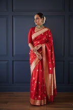 Exquisite Jacquard Silk Saree with Grand Pallu (Unstitched)