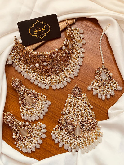Vivid Emerald Green & Kundan Choker Set (