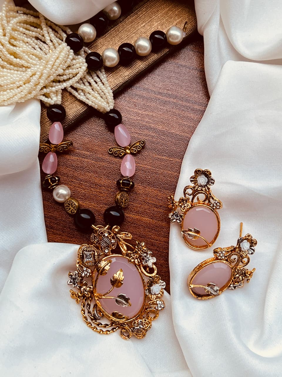 Royal Heritage Sky Blue Pendant & Pearl Mala Set
