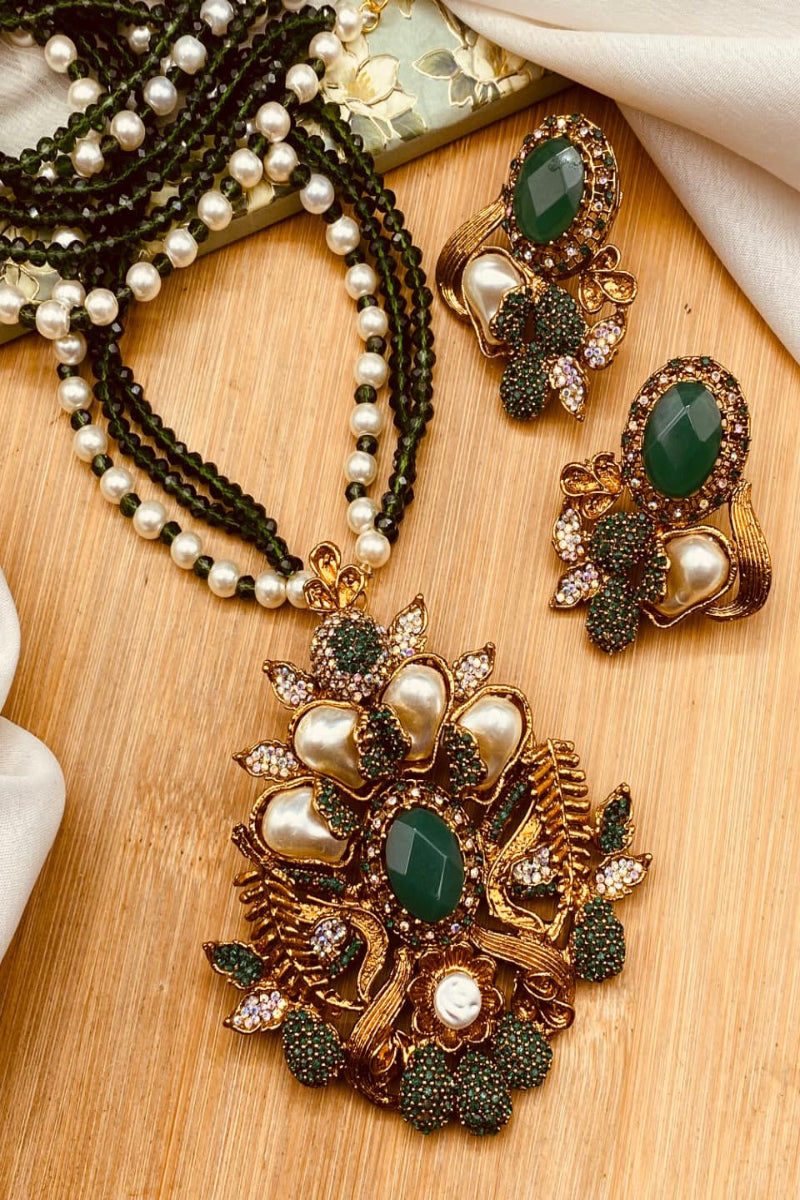 Emerald & Antique Gold Heritage Pendant Set