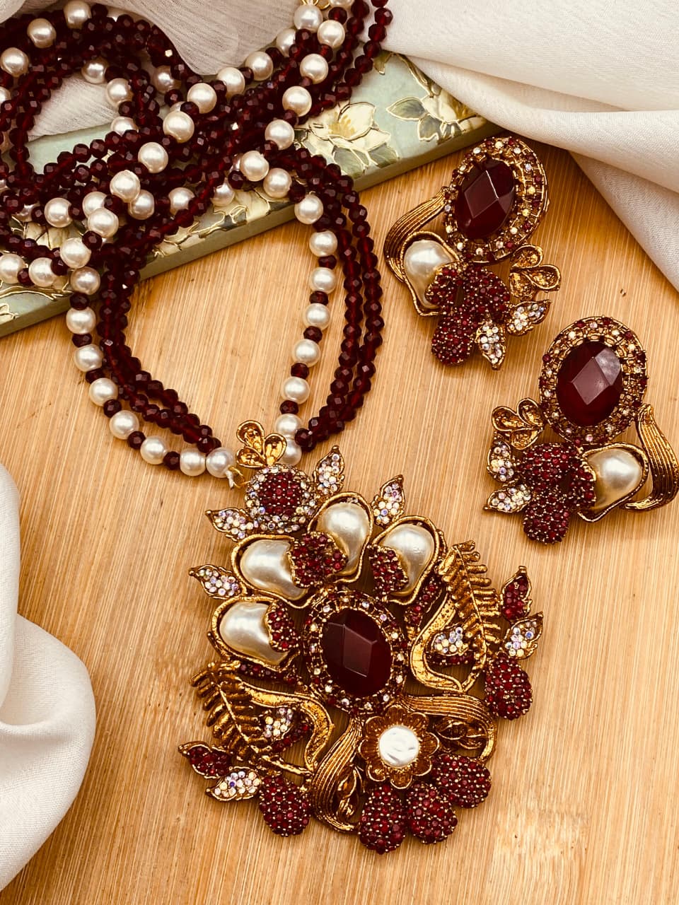 Emerald & Antique Gold Heritage Pendant Set