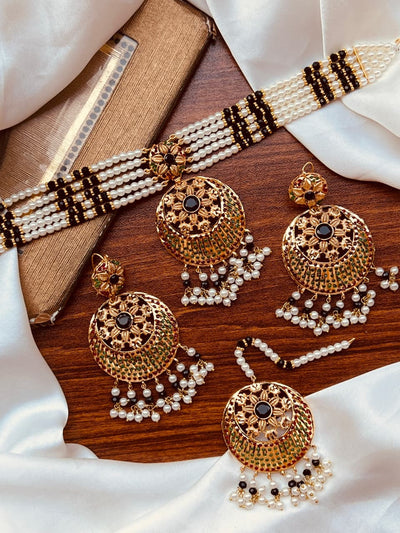 Stunning Choker Set