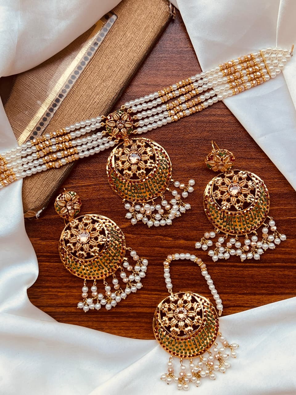 Stunning Choker Set