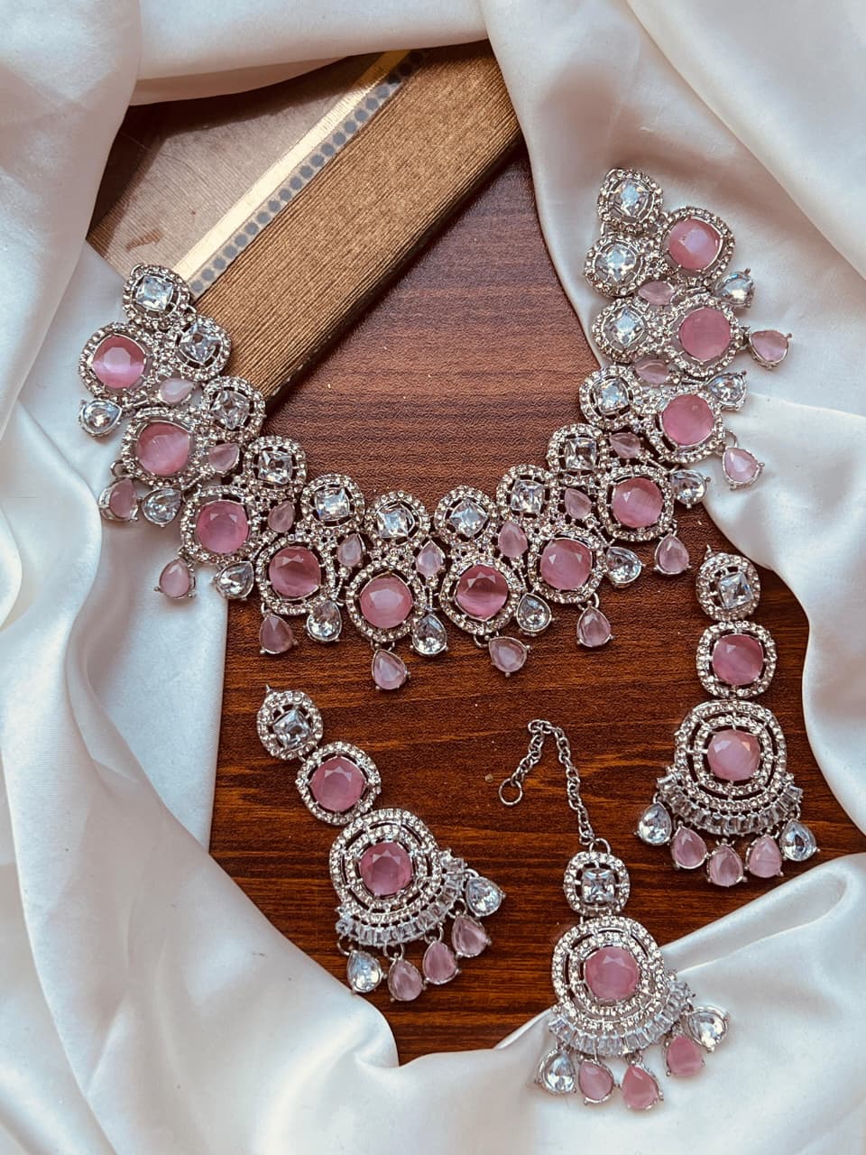 Elegant Silver Partywear Set – Women’s Jewelry