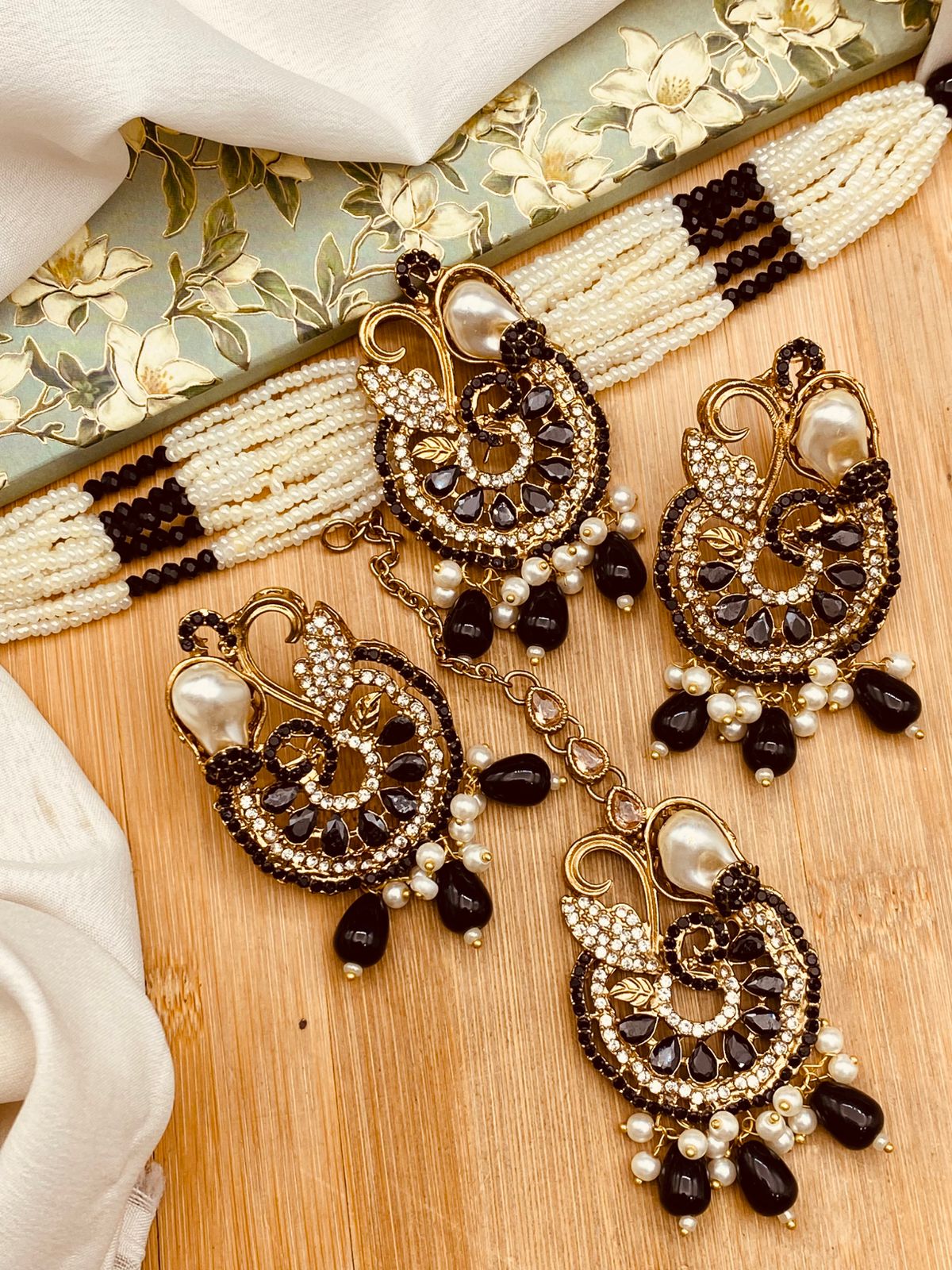 Elegant Turkish Pearl Choker Set