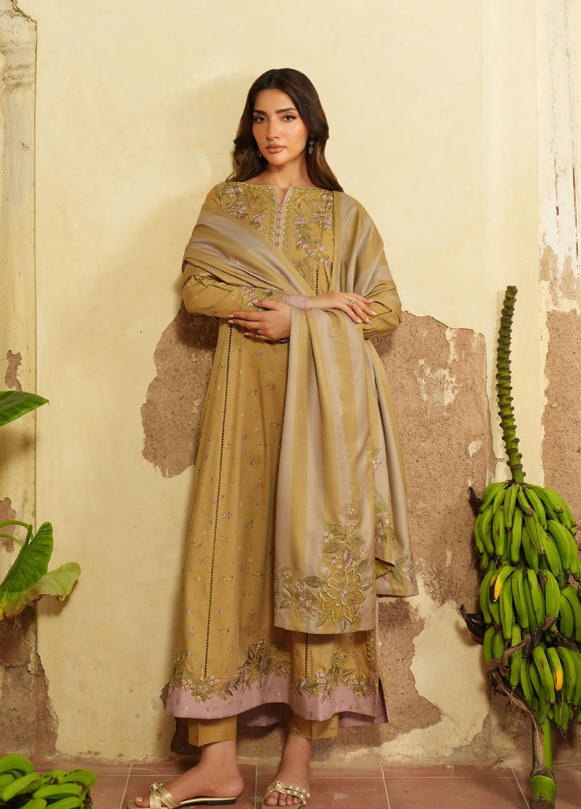 LAWN SUIT WITH CHIFFON DUPATTA 4 SIDE APLIK WITH 4 BUNCH DRESS