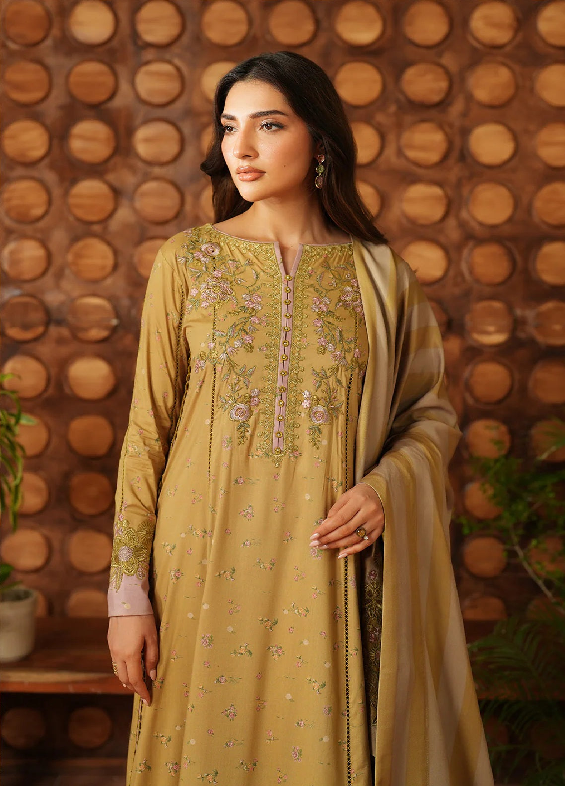 LAWN SUIT WITH CHIFFON DUPATTA 4 SIDE APLIK WITH 4 BUNCH DRESS